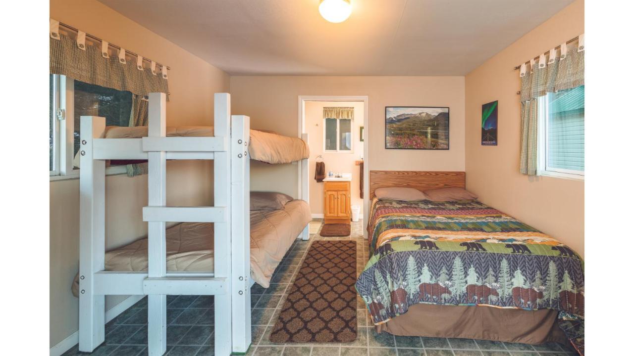 Cabin 3 Lynn View Lodge Хайнс Екстериор снимка